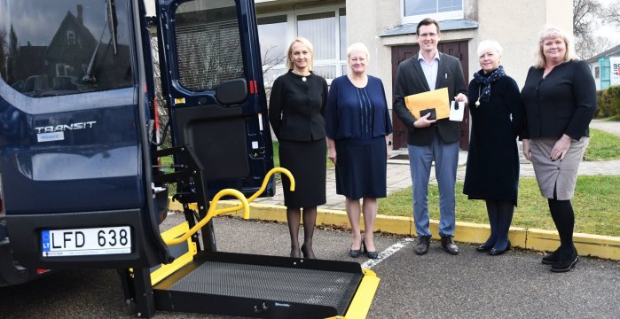 Neįgalūs vaikai bus pavežami nauju mikroautobusu