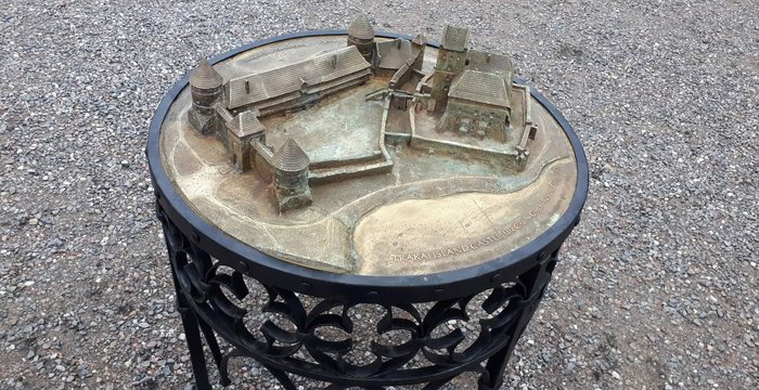 Startuoja edukacinis užsiėmimas neregiams ir silpnaregiams „Regiu Trakų pilį“