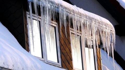 Būkime atidūs – pavojų kelia sniegas ir apledėjimas !