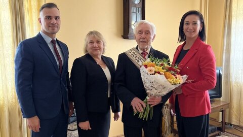 Jubiliejaus proga pasveikintas ilgametis Senųjų Trakų mokyklos vadovas